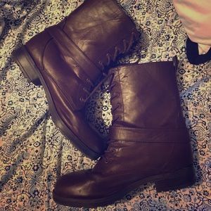 Med/low cut dark brown boots