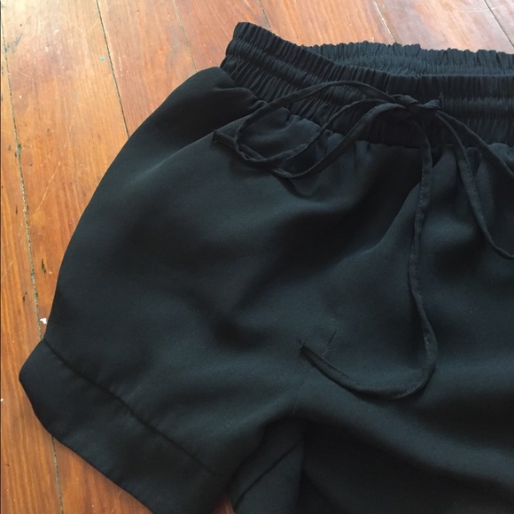 Black lightly worn shorts - Picture 2 of 2
