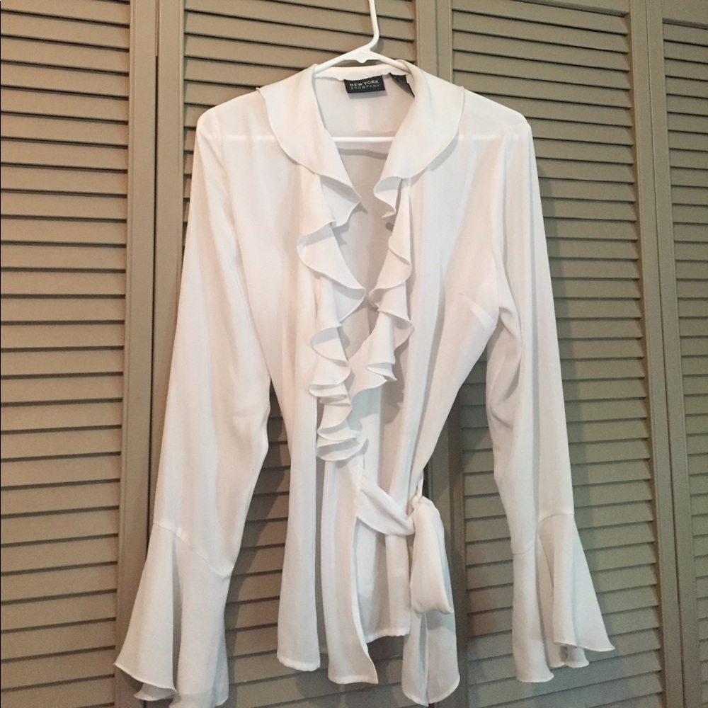 Gorgeous light weight tie around flutter 💓 blouse