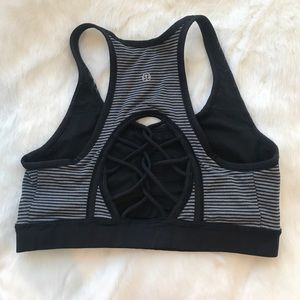 lululemon sports bra size 6! Black/grey stripe