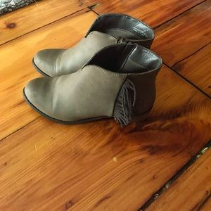 Size 6 Dirty Laundry booties