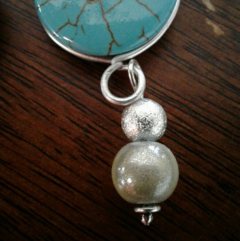 Handcrafted dangle earrings - Picture 3 of 6