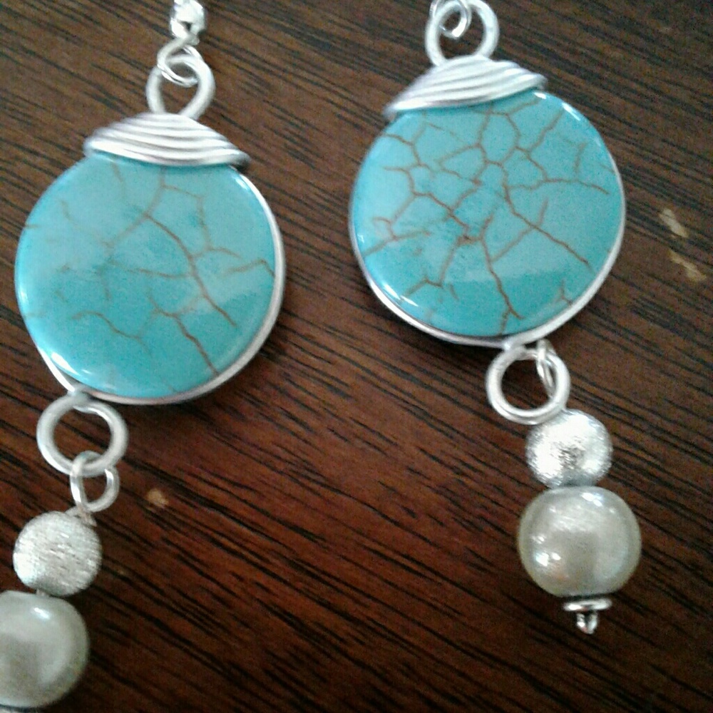 Handcrafted dangle earrings - Picture 5 of 6