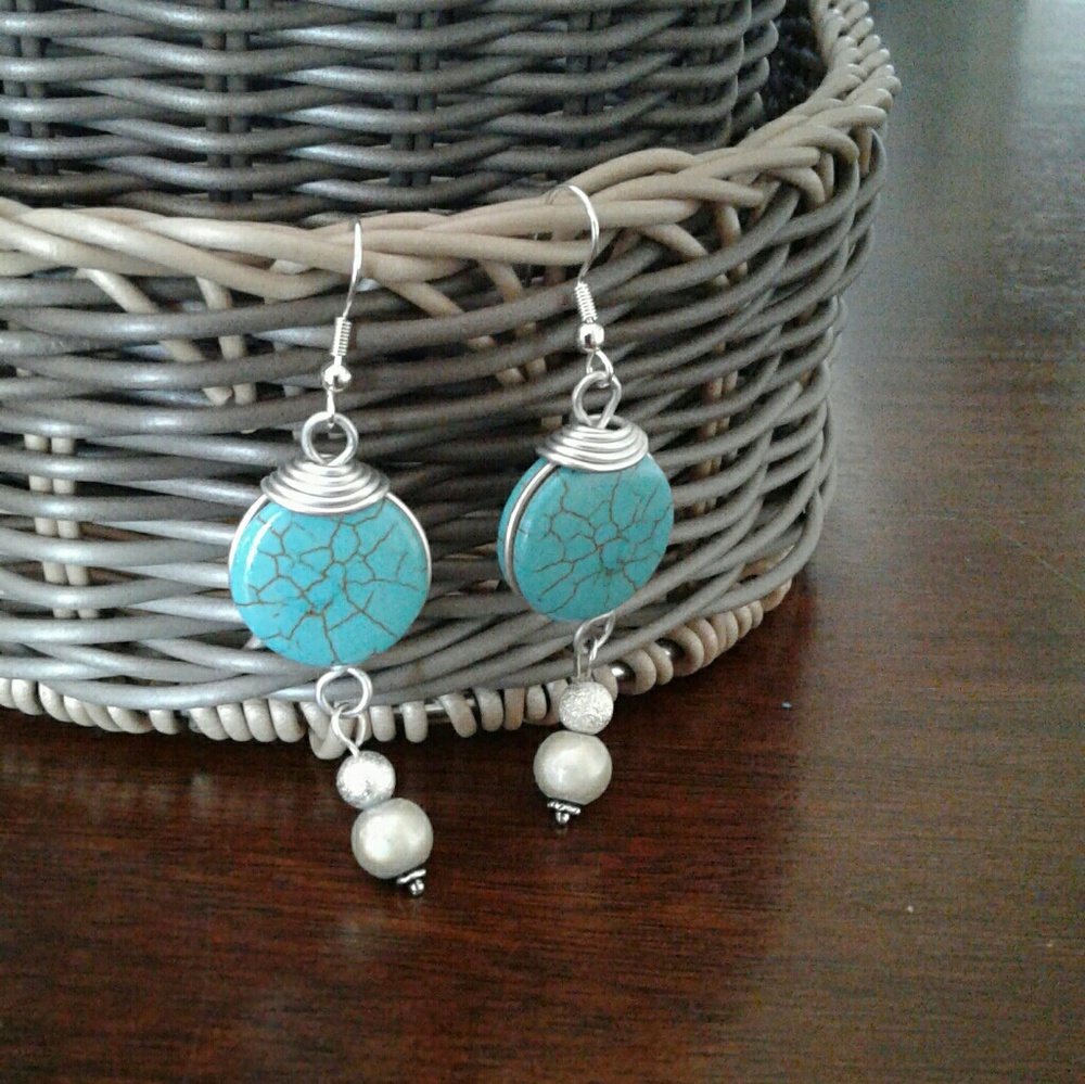 Handcrafted dangle earrings - Picture 6 of 6