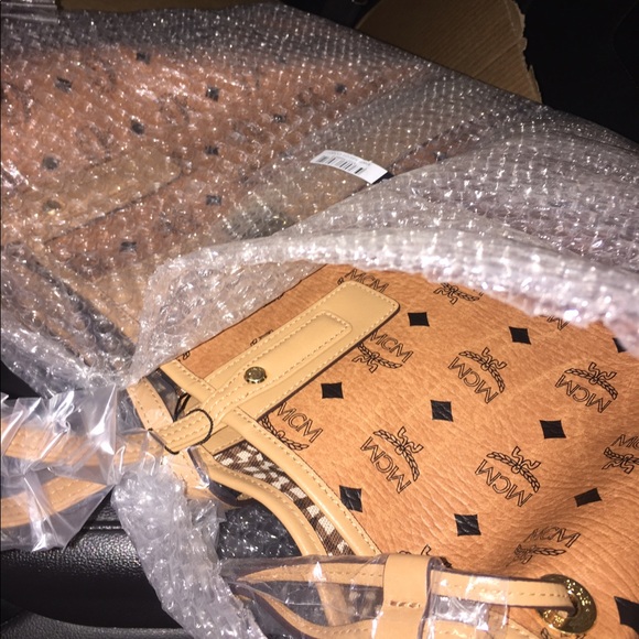 BRAND NEW AUTHENTIC MCM BAG FOR 450!! BRAND NEW - Picture 2 of 2