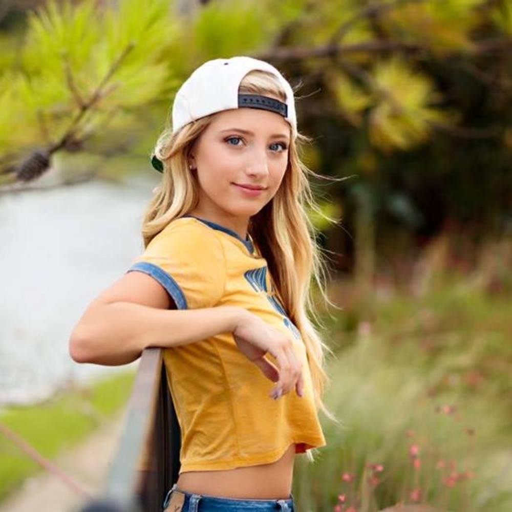 Meet your Posher, Casey