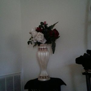 2 Vase with flowers