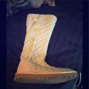 Grey knit UGG boots