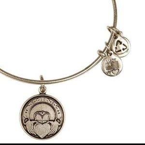 Claddagh Alex & Ani