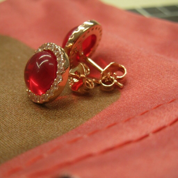 Red round stud rose gold plated earrings - Picture 2 of 4