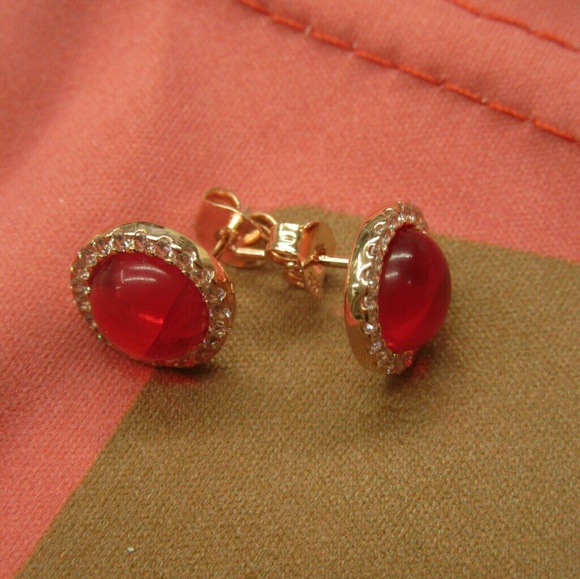 Red round stud rose gold plated earrings - Picture 3 of 4