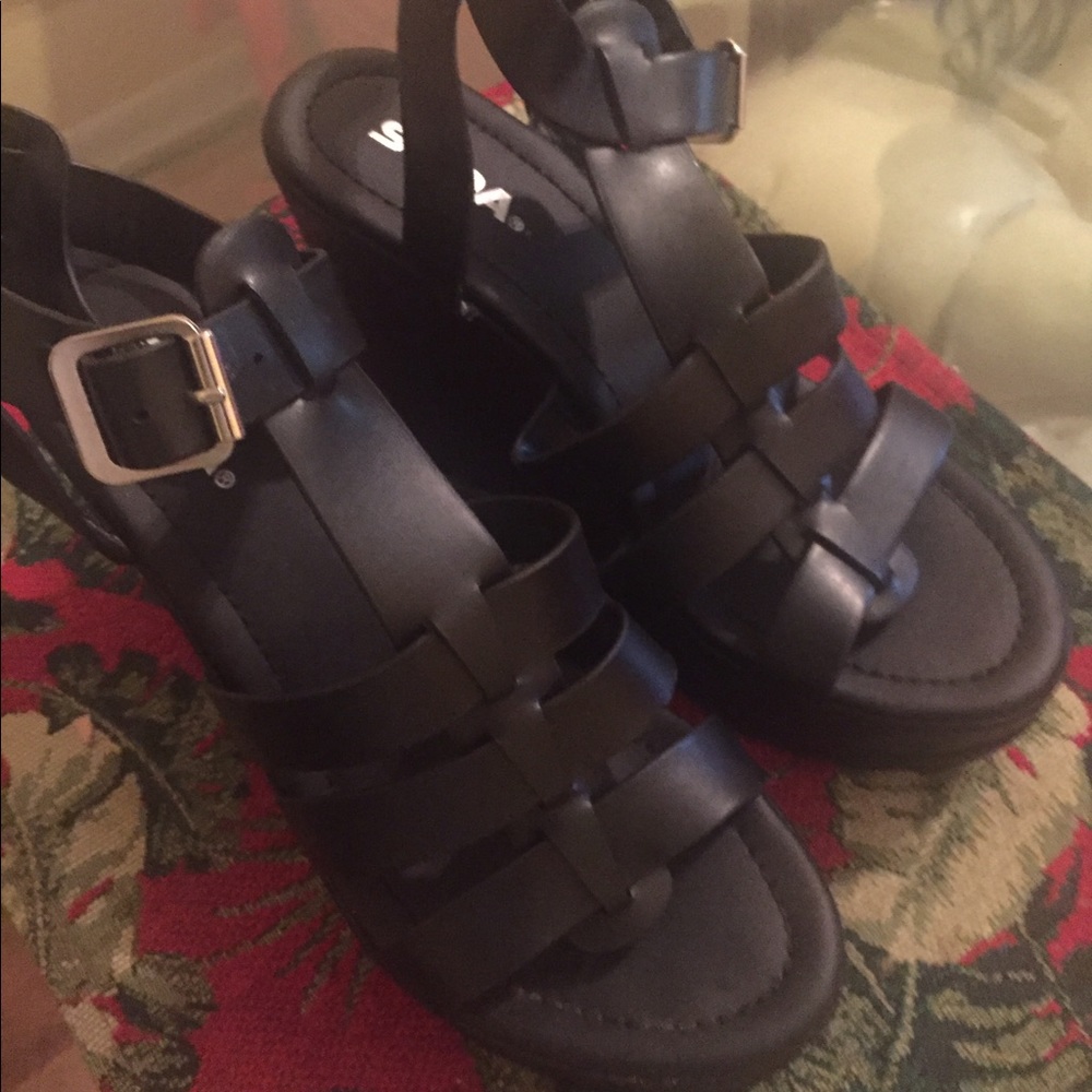 Black soda wedges wore once