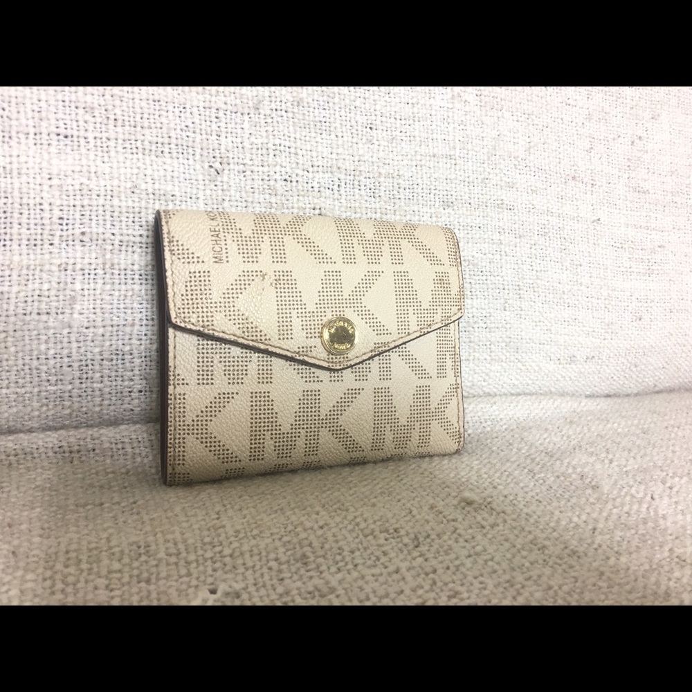 MICHAEL by Michael Kors Jet Set Wallet in Vanilla