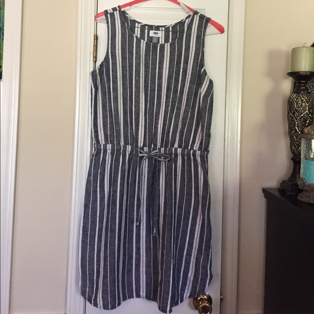 Old Navy 55% Linen. 45% Rayon sleeveless dress NWT