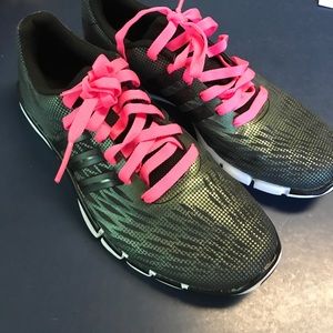 Adidas tennis shoes size 8