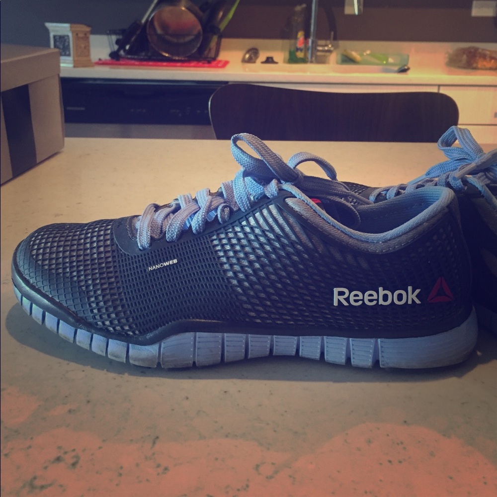 Reebok running shoes size 8 like new!