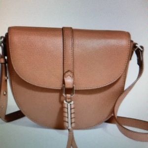 Stella and dot Sloan saddlebag covet line