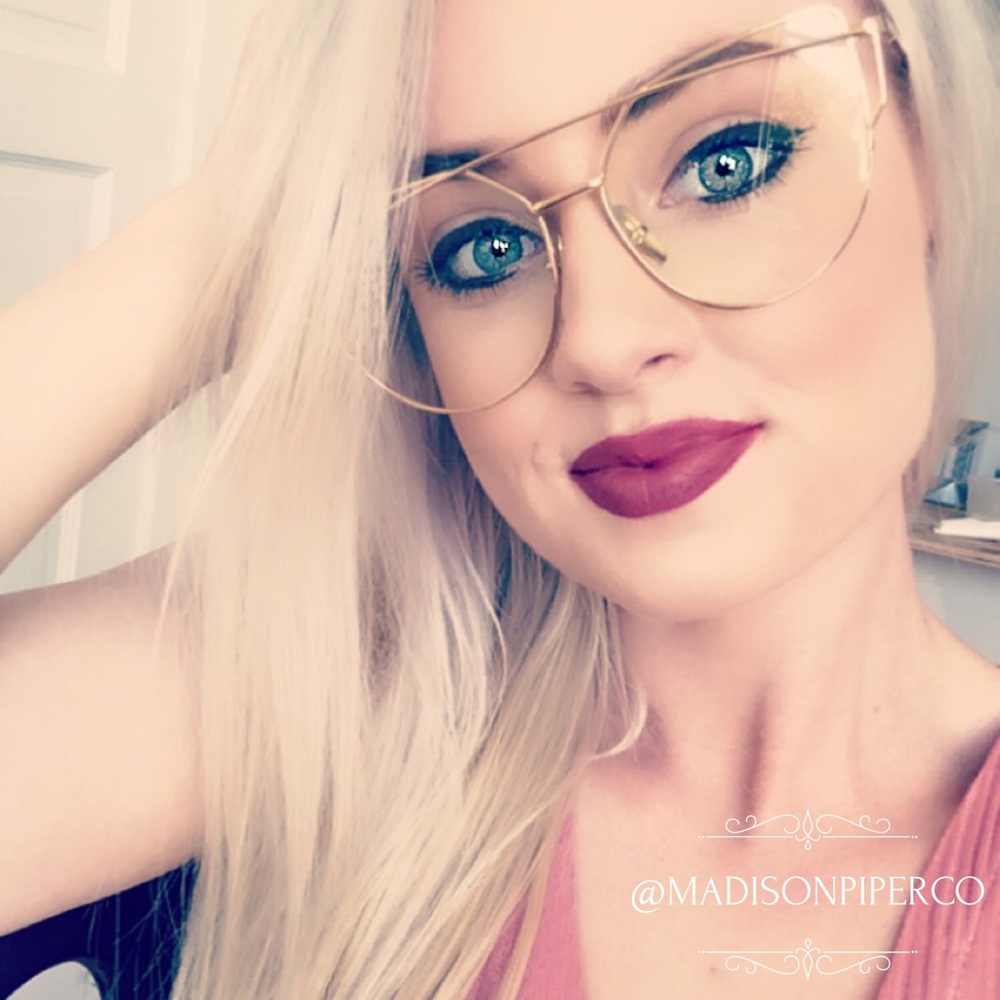 Last one❗️"Lucy" Gold Frame Clear Lens Glasses - Picture 2 of 4