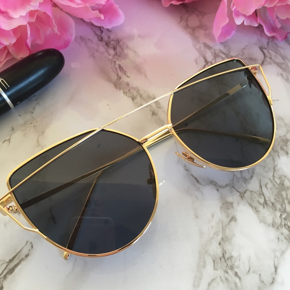 Back in❗️ "Nina" Black Gold Frame Sunglasses☀️ - Picture 2 of 6