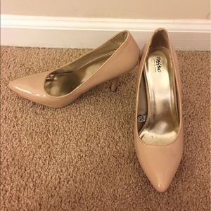 Nude pumps with 3 1/2 inch heel