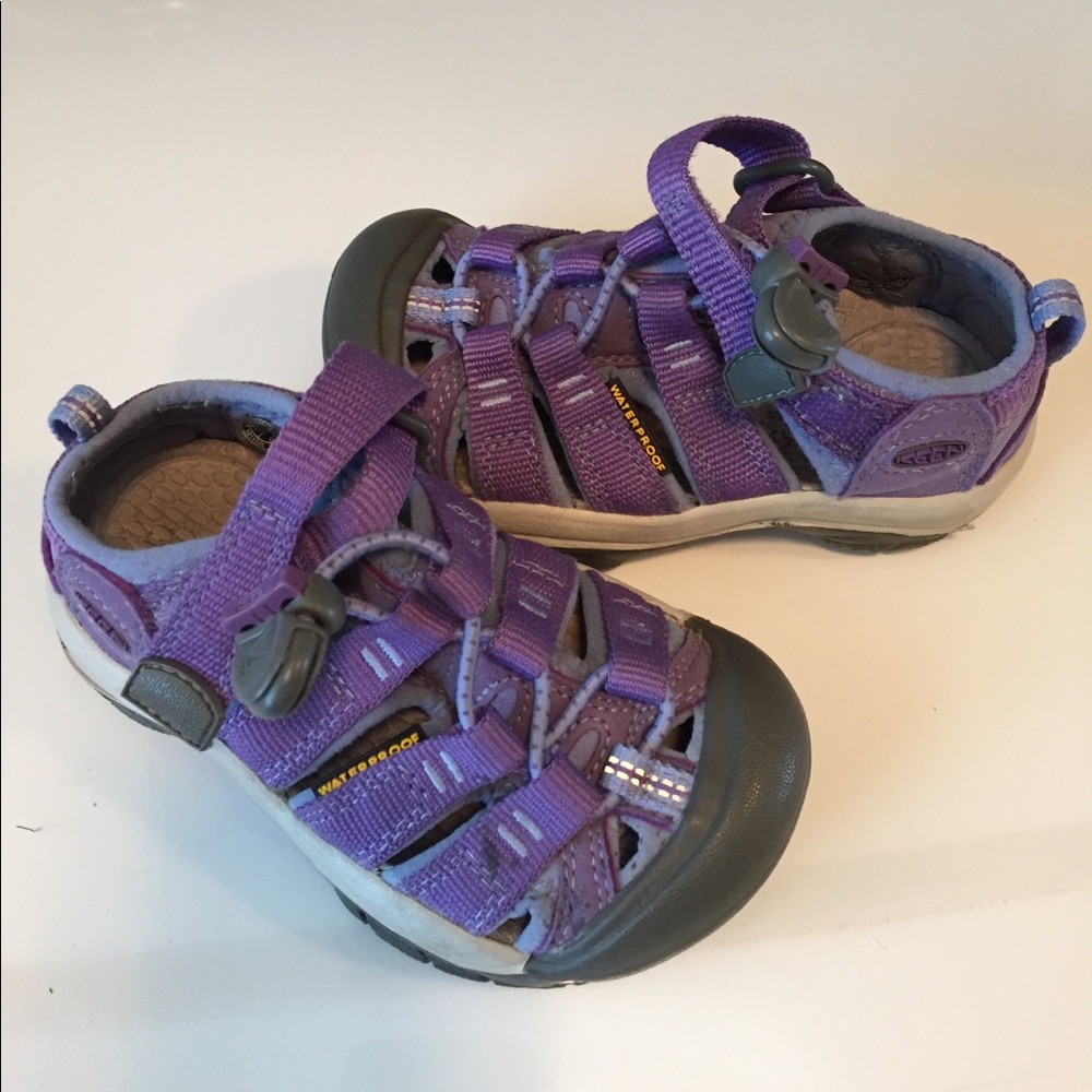 Keens Toddler US 8 purple gently used.