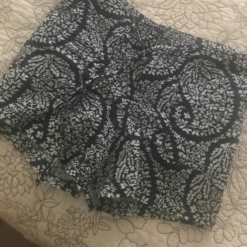 Gap size 10 linen shorts