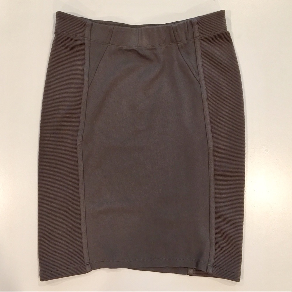 BCBG Maxazria hip hugging pencil skirt