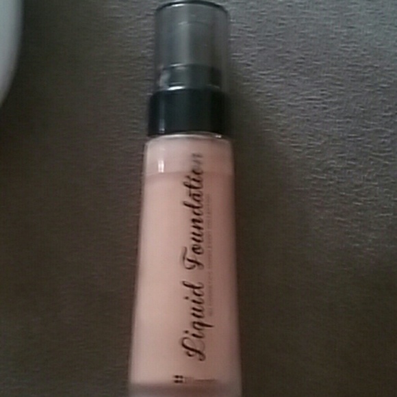 BE COSMETICS FOUNDATION - Picture 2 of 3