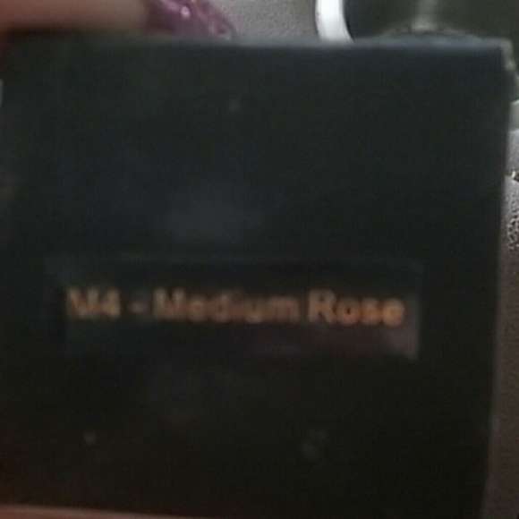 BE COSMETICS FOUNDATION - Picture 3 of 3