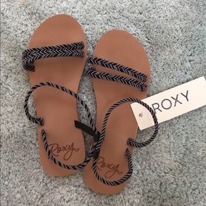 NWT Roxy Sandals