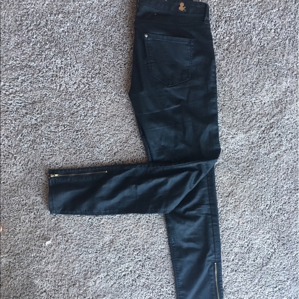 Black Jeans with Zipper Detail