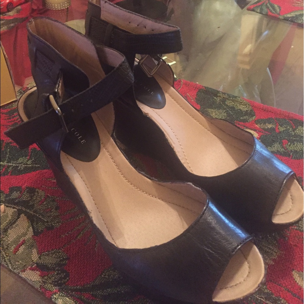 Black Kenneth Cole wedges fairly new