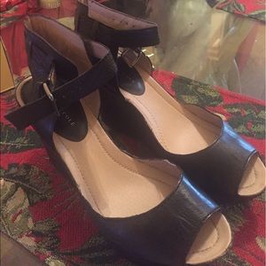 Black Kenneth Cole wedges fairly new