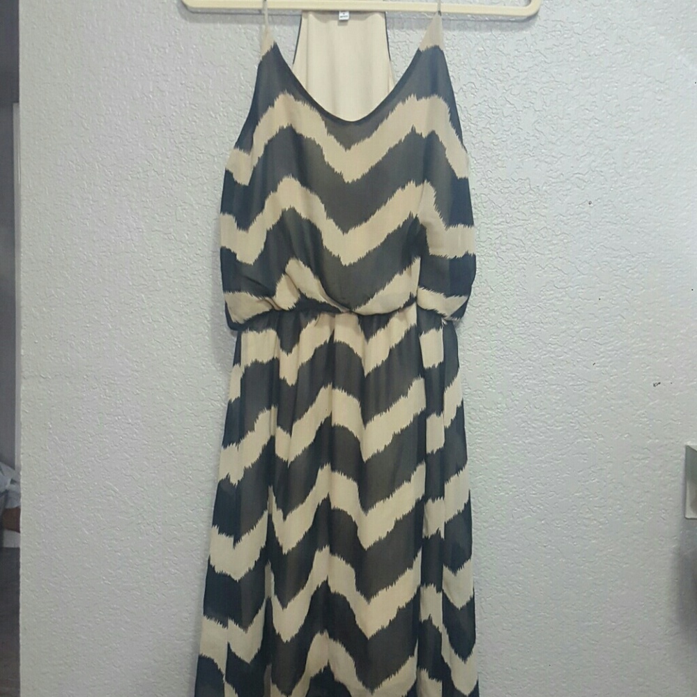 Sz S Tan and Black Chevron Dress