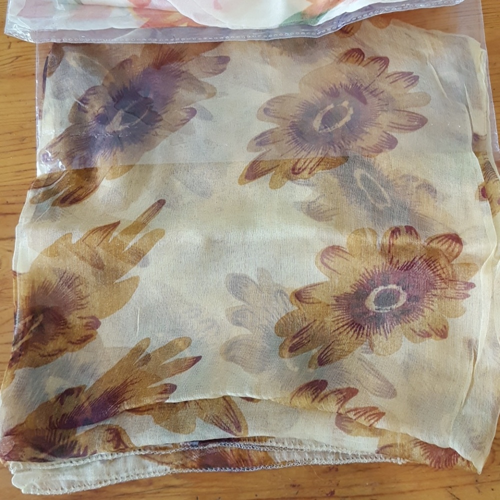 Scarf - Picture 5 of 8