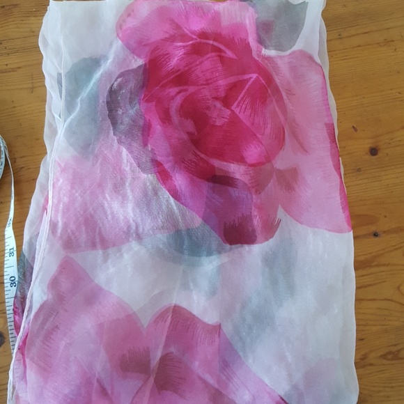 Scarf - Picture 2 of 8