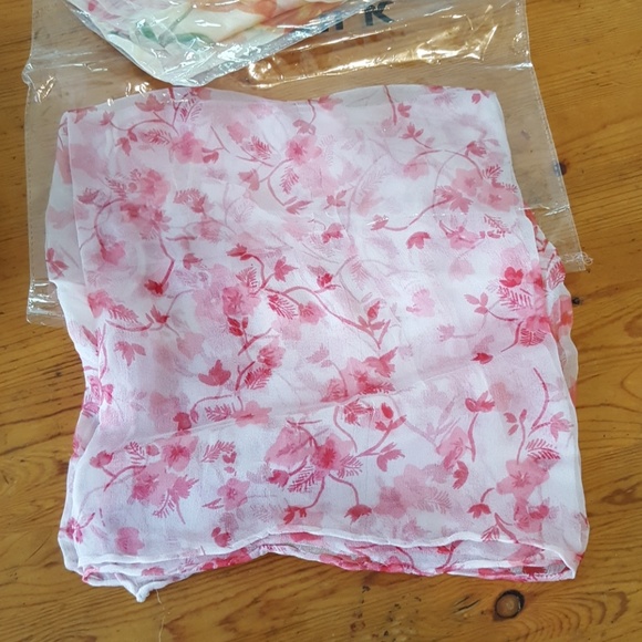 Scarf - Picture 4 of 8