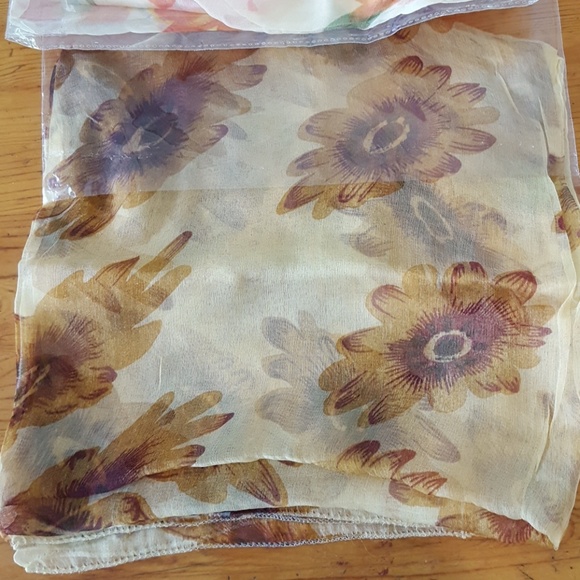 Scarf - Picture 5 of 8