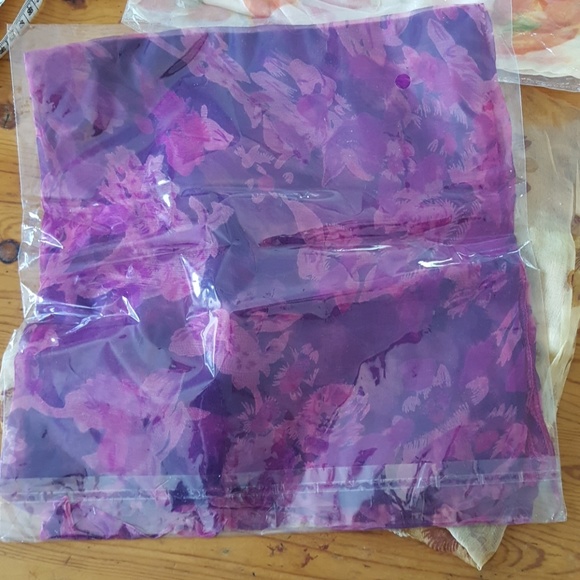 Scarf - Picture 6 of 8