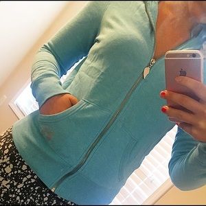 Victoria Secret sweater! Bundle💕