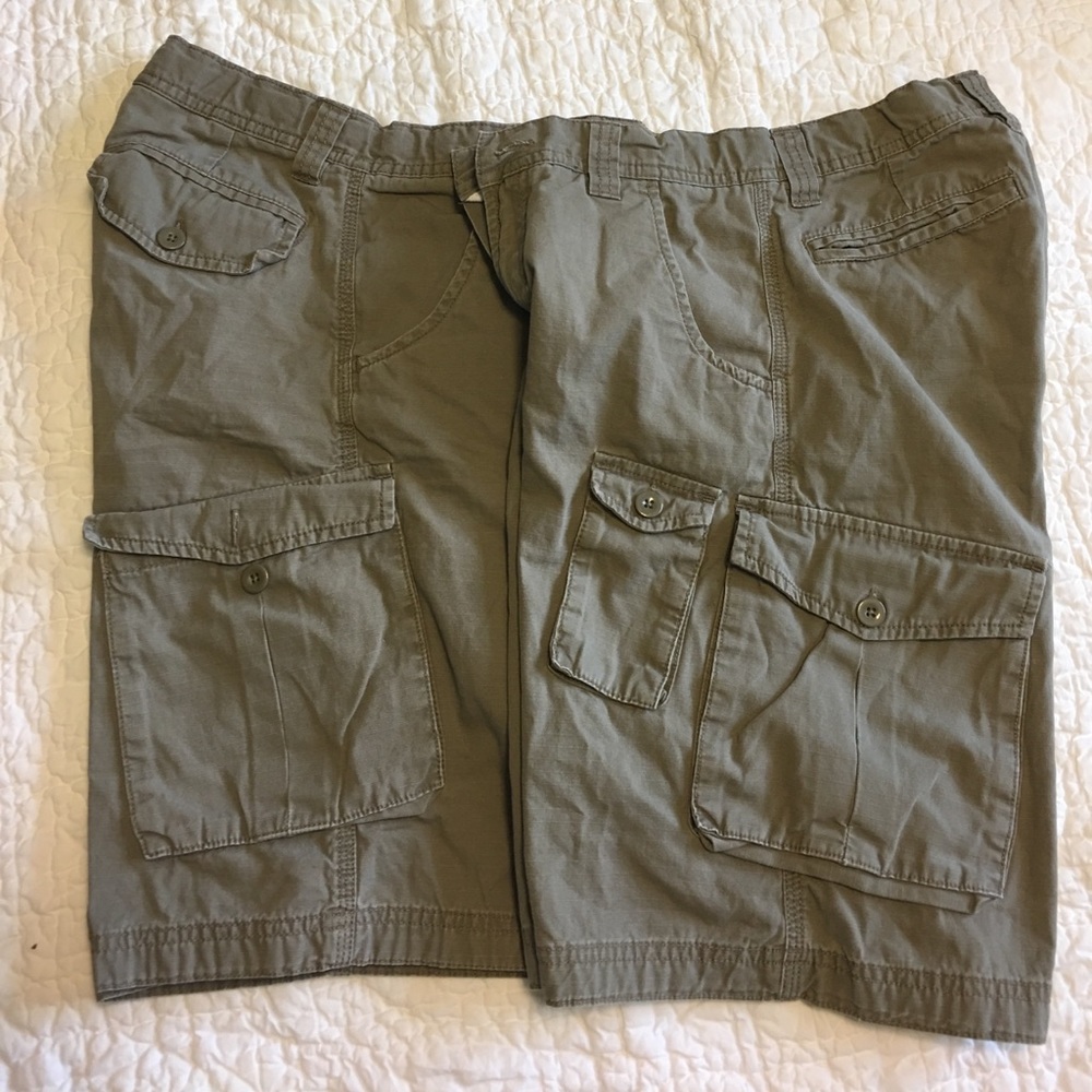 Lot of 2 boys cargo shorts.