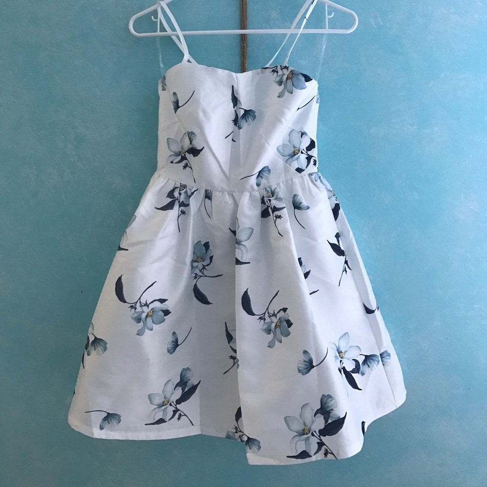 Short white printed summer dress