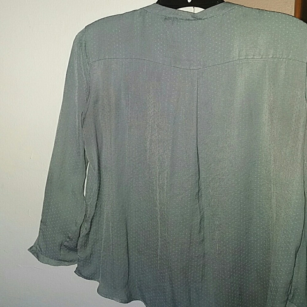 Ladies HM button down - Picture 3 of 4