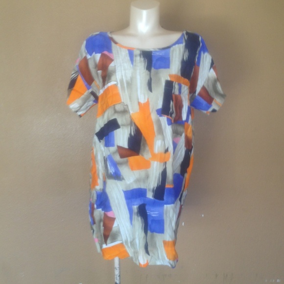 Short dress - Picture 1 of 4