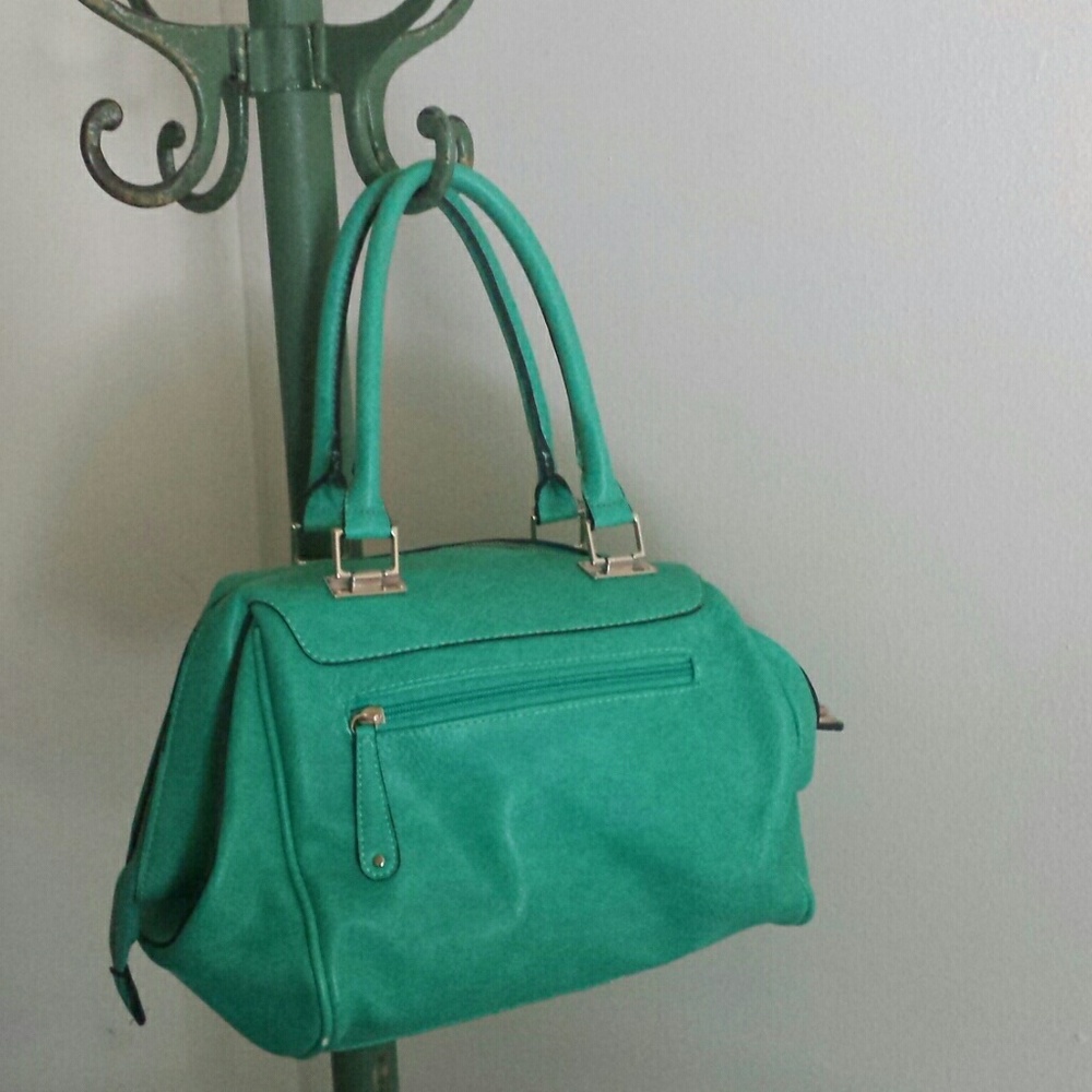 🐦 Kelly Green Purse