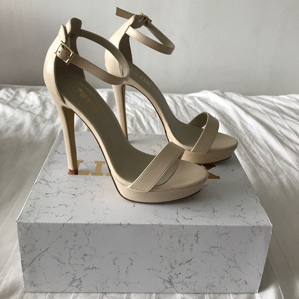 NIB Nude Platform Heels
