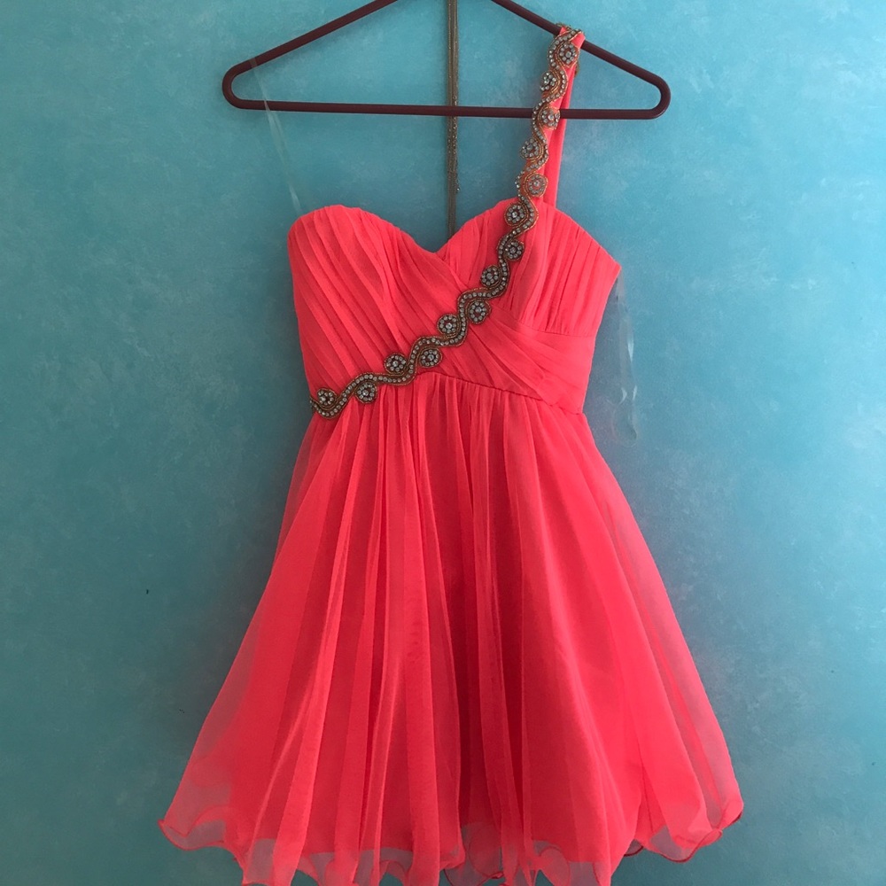 🎉SALE🎉Pink party dress with gold embroidery