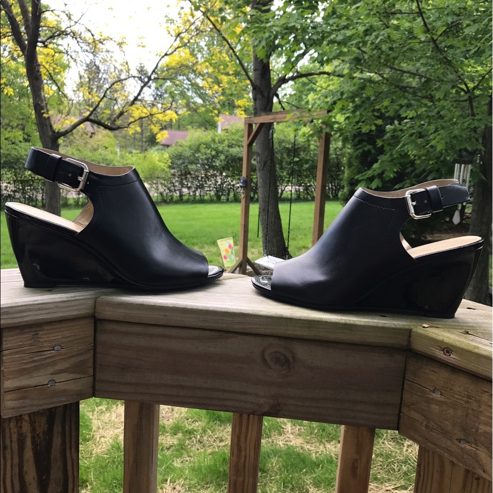 Bandolino open toe black wedge size 8