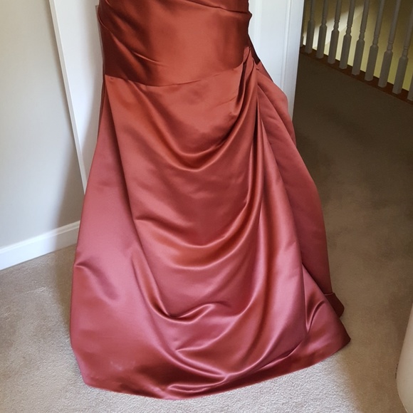 Gorgeous Satin prom/ formal satin gown - Picture 2 of 4