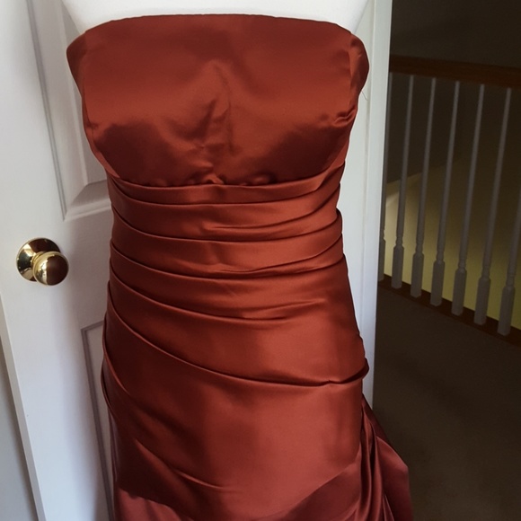 Gorgeous Satin prom/ formal satin gown - Picture 3 of 4